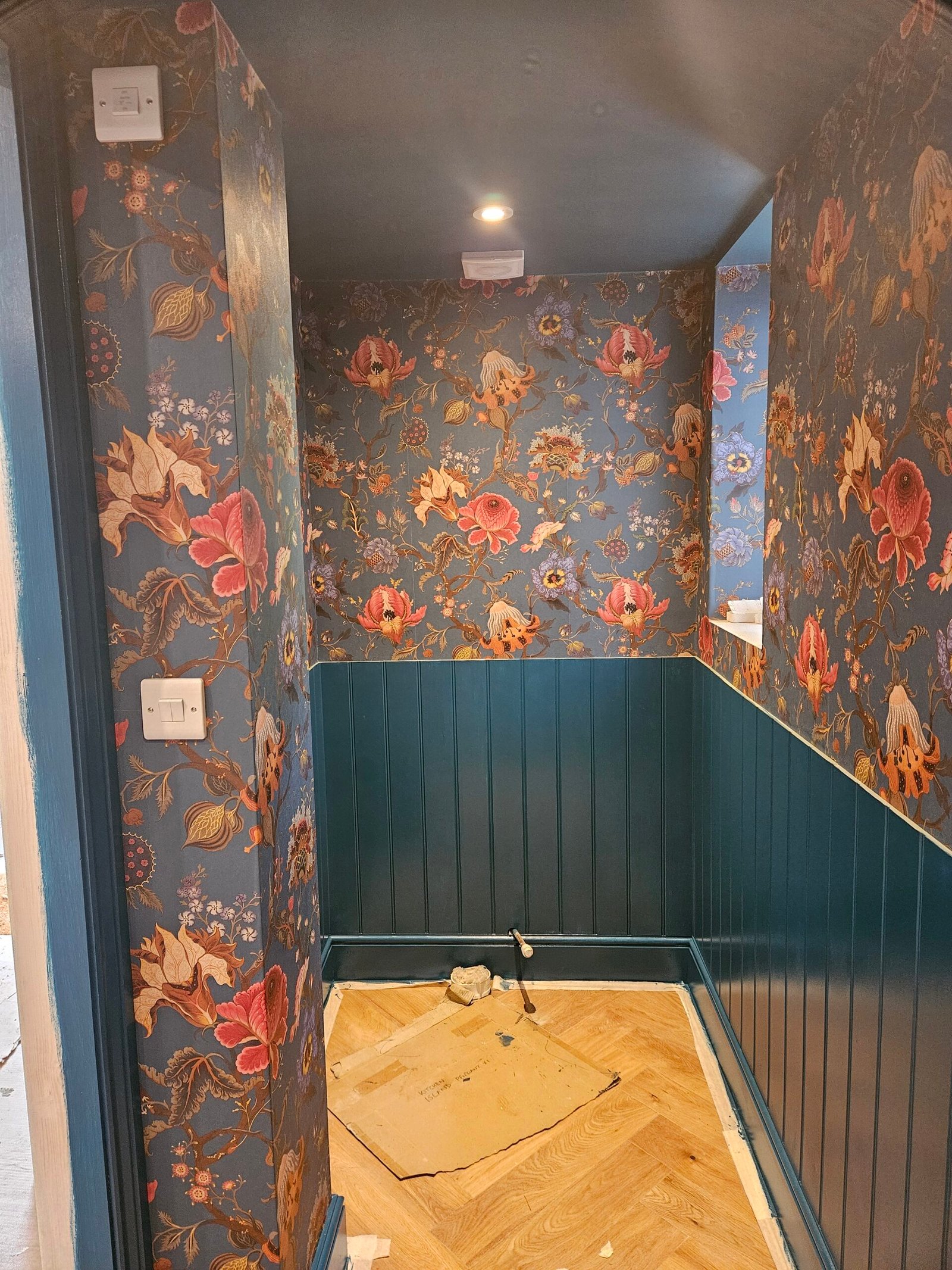 Wallpaper instalation
